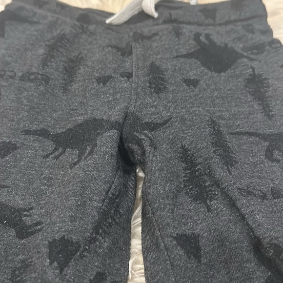 Old Navy Joggers Sweatpants in Gray and Black Dinosaur Design Size 4T - Picture 8 of 13